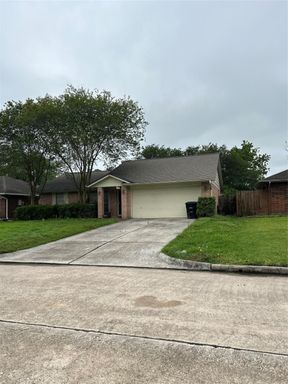 3 Bedroom home available in Humble! – photo 1