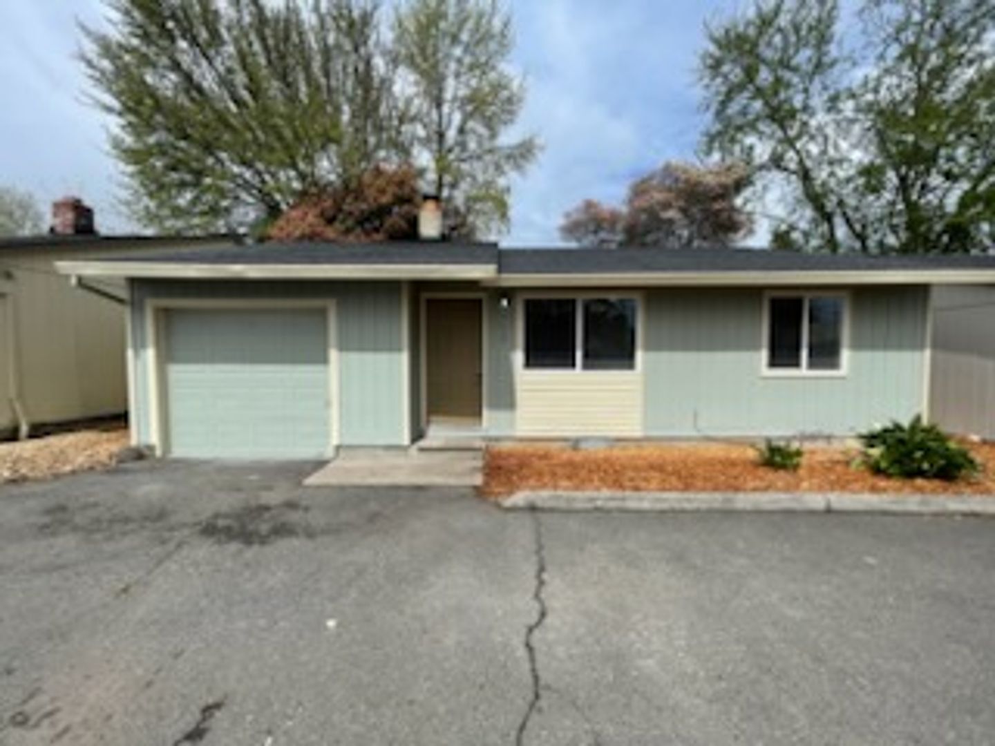 Hillsboro House: 928 NE 21st Ave