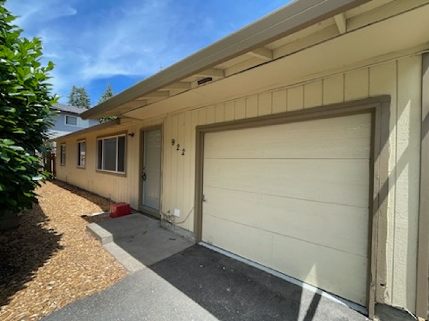 Hillsboro House: 922 NE 21st Ave