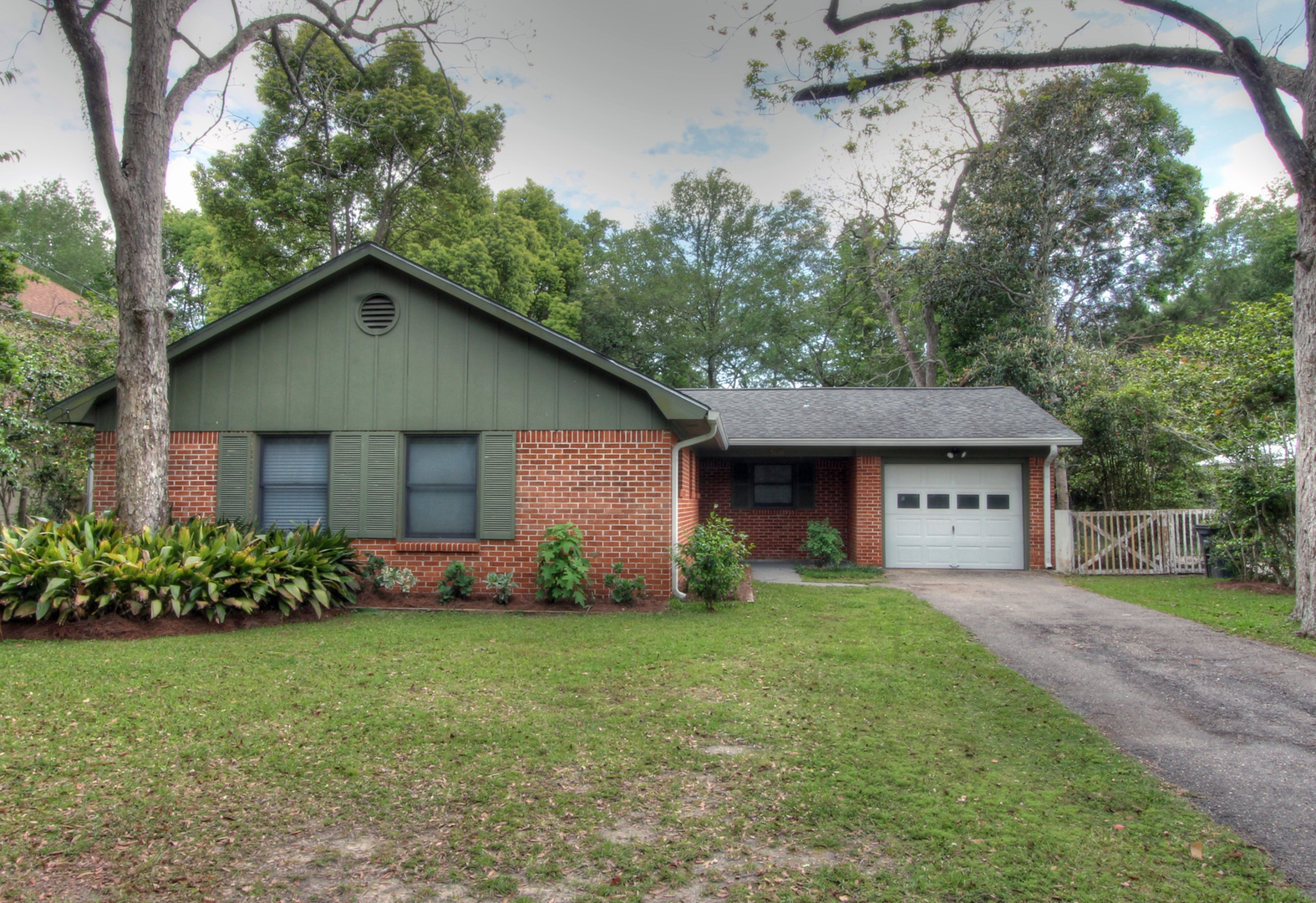 Fairhope House: 308 Gaston Ave.