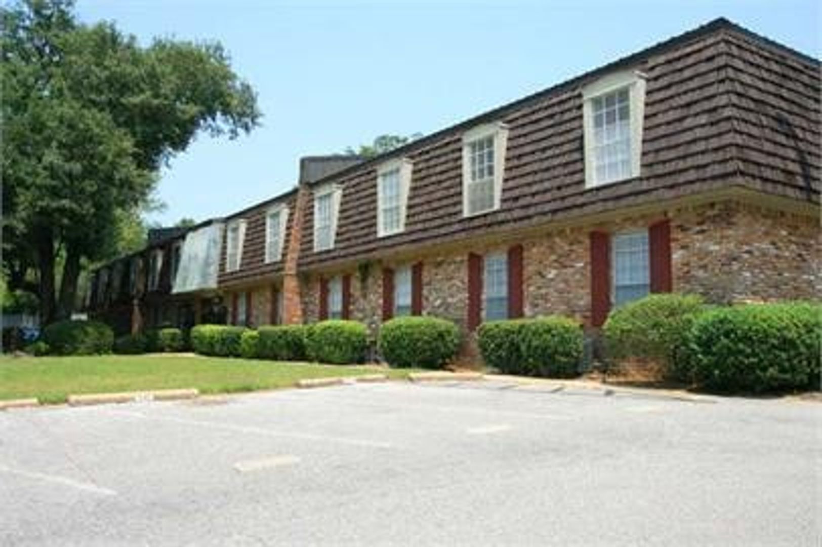 Fairhope House: 207 S. Mobile St. #114