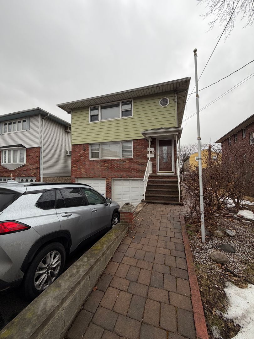 Linden Apartment: 407 W STIMPSON Ave