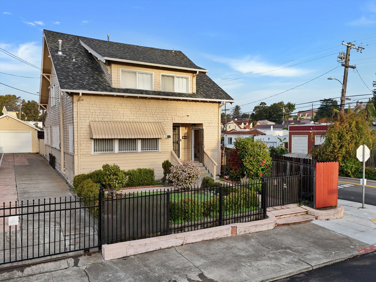 Oakland Apartment: 2683 Grande Vista Avenue