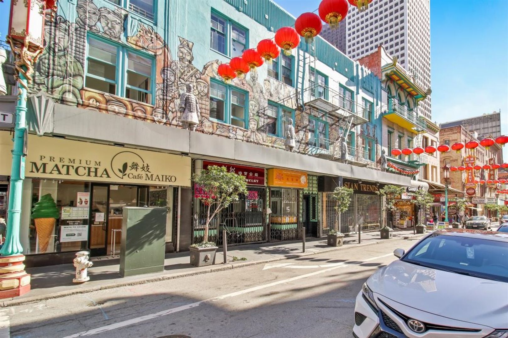 San Francisco Apartment: 742 Grant Avenue