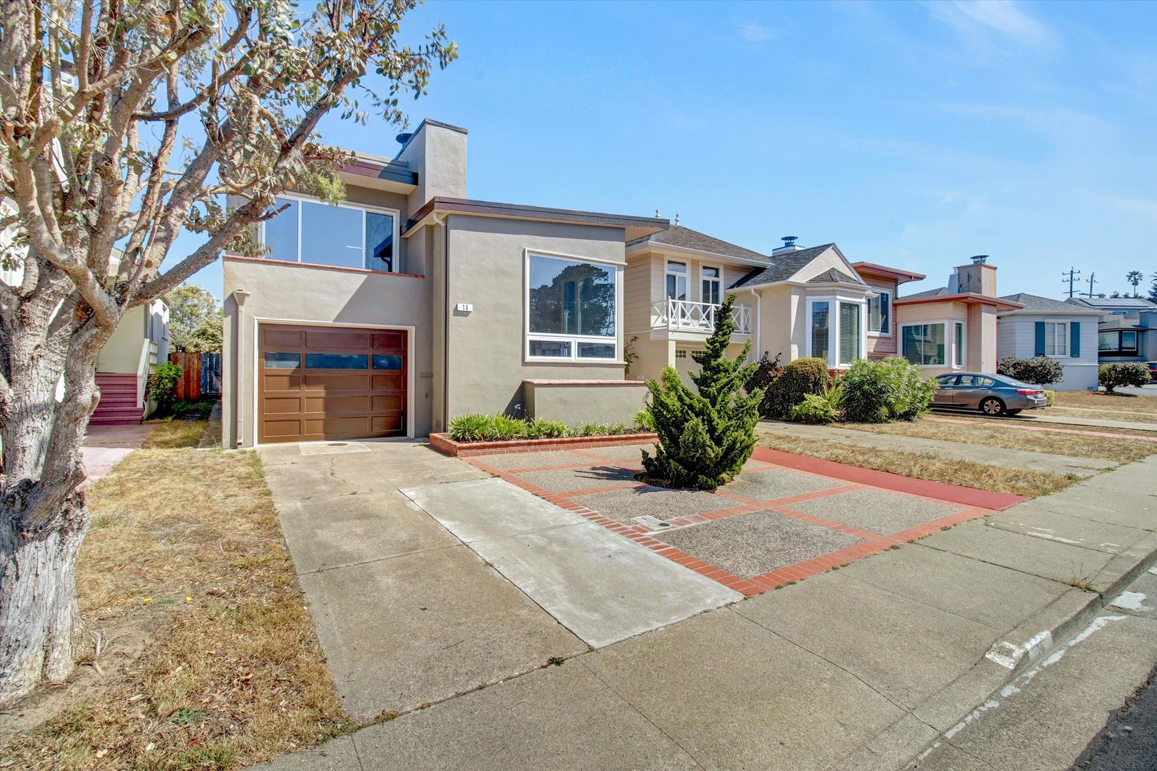 Daly City House: 14 Castlemont Avenue