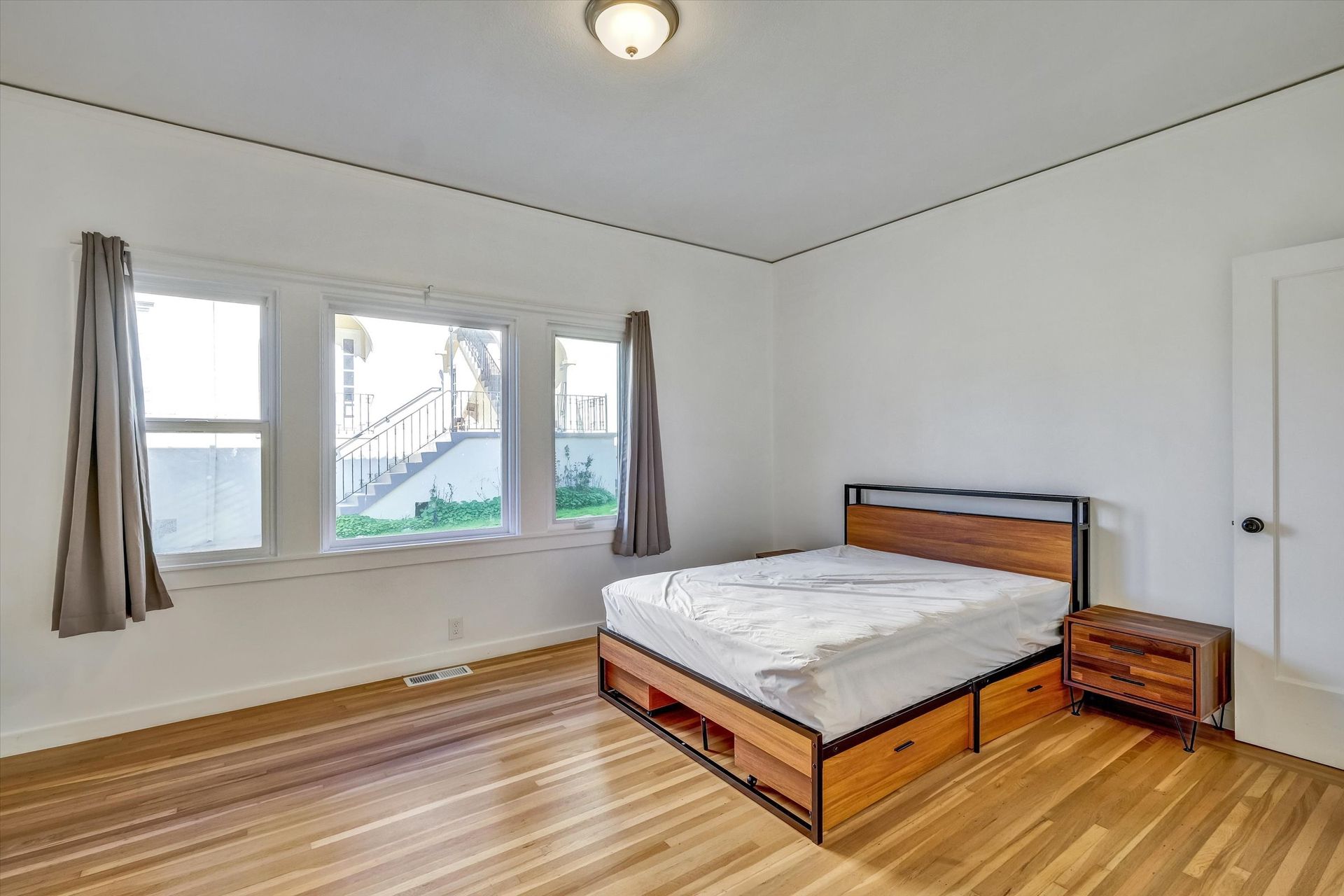 Berkeley Apartment: 1569 Arch Street
