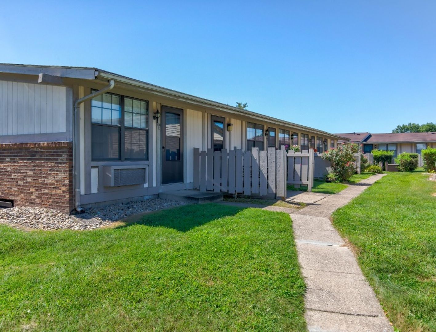 Belpre Apartment: Cedarwood