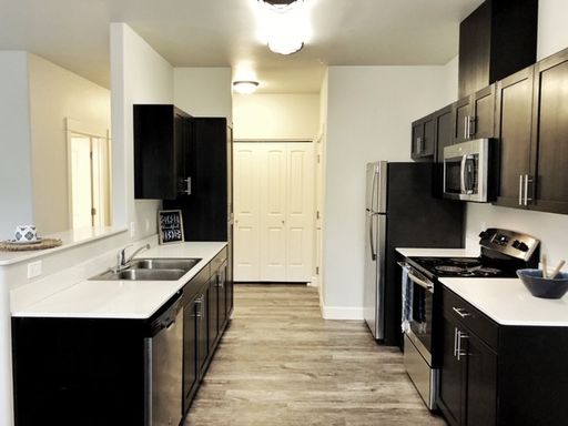 Two-Bedroom Two-Bathroom Mt. Jefferson with FREE WiFi - 952 SF – photo 1