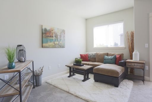 Modern One-Bedroom One Bath with FREE WiFi - 728 SF – photo 1