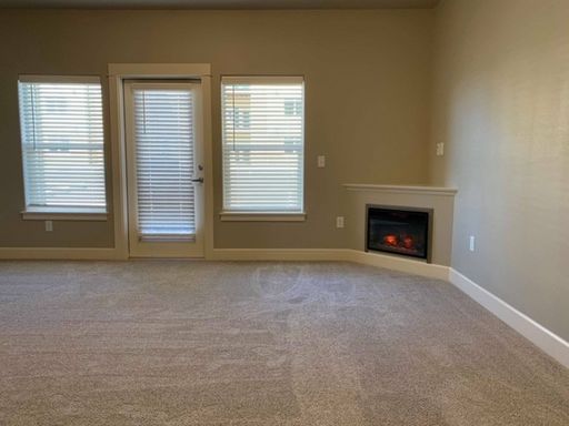 Gorgeous 3 Bedroom 2 Bath Apartment – photo 1