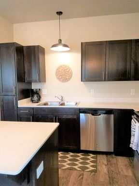Large Two-Bedroom Two-Bath with FREE WiFi - 1,005 SF – photo 1