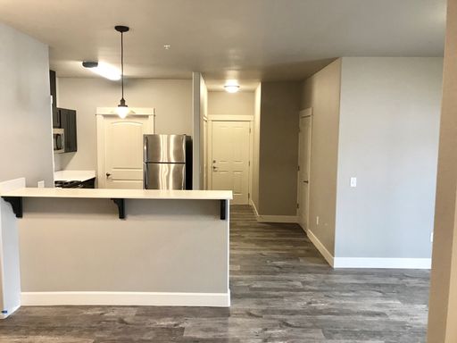 Smashing 2 Bedroom, Central Heat/ Cool, Large Walk-In Closets, Laundry Room! – photo 1