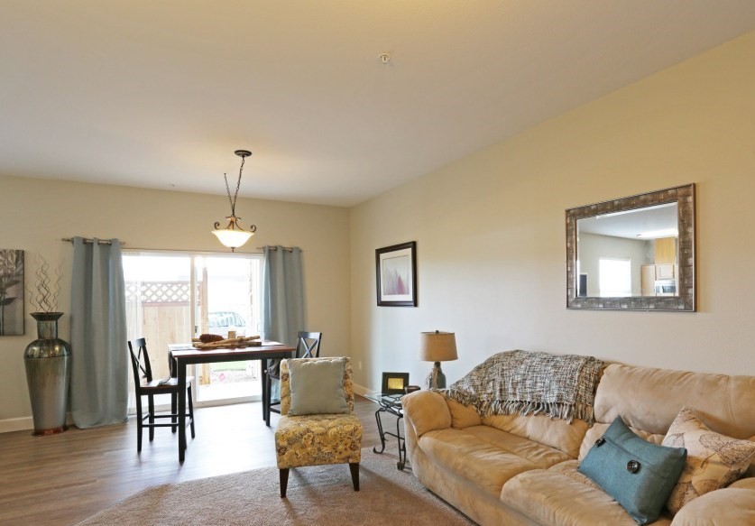 Albany Apartment: 1605 Oak St SE
