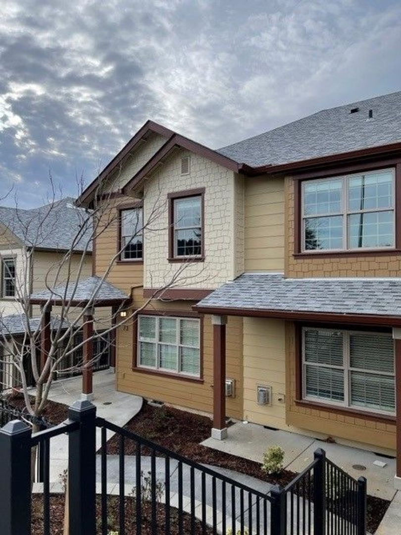 Gresham Apartment: 2027 W. Powell Blvd