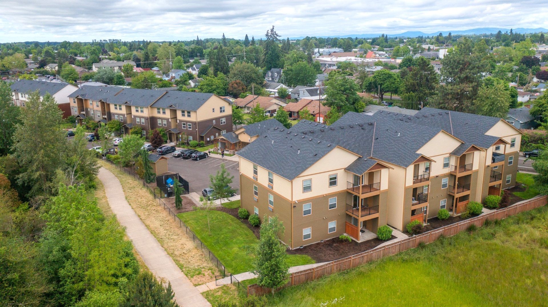 Albany Apartment: 1605 Oak St SE