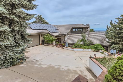 Stunning 4 Bedroom and 3 Bathroom Mountain Retreat - Boulder – photo 1