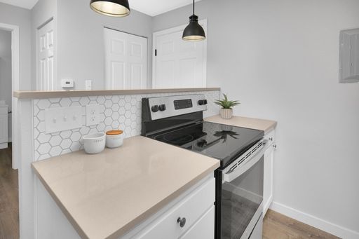 Newly Renovated 2 Bedroom 1 Bath Located Just Blocks From Pearl Street & Close To Campus! – photo 1