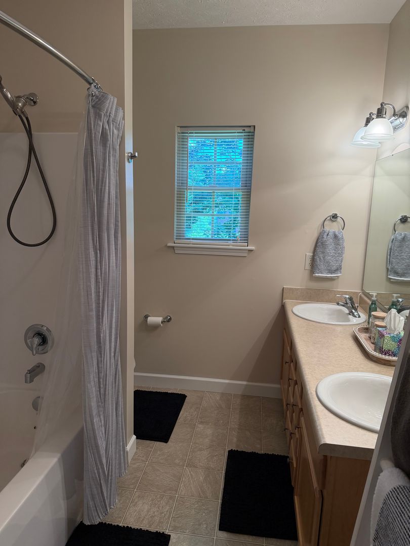 Christiansburg Apartment: 180 Talus Lane NW