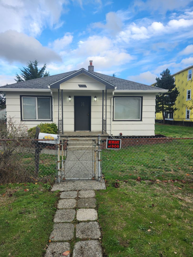 Tacoma House: 4337 S Alder St