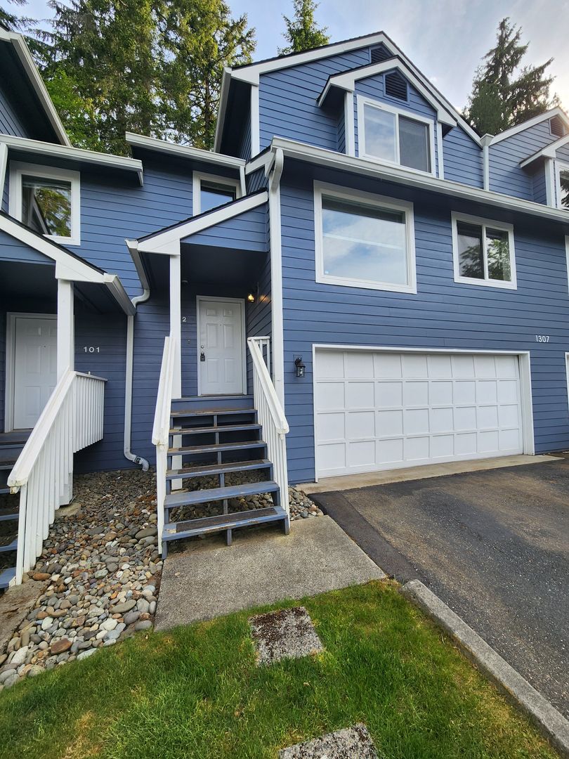 Silverdale House: 1307 Slate Lane #102