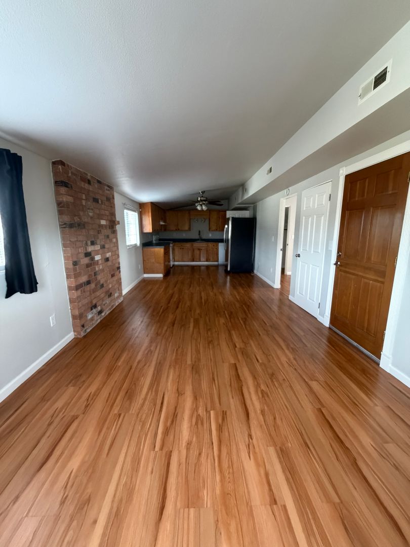 Puyallup House: 1018 W Main