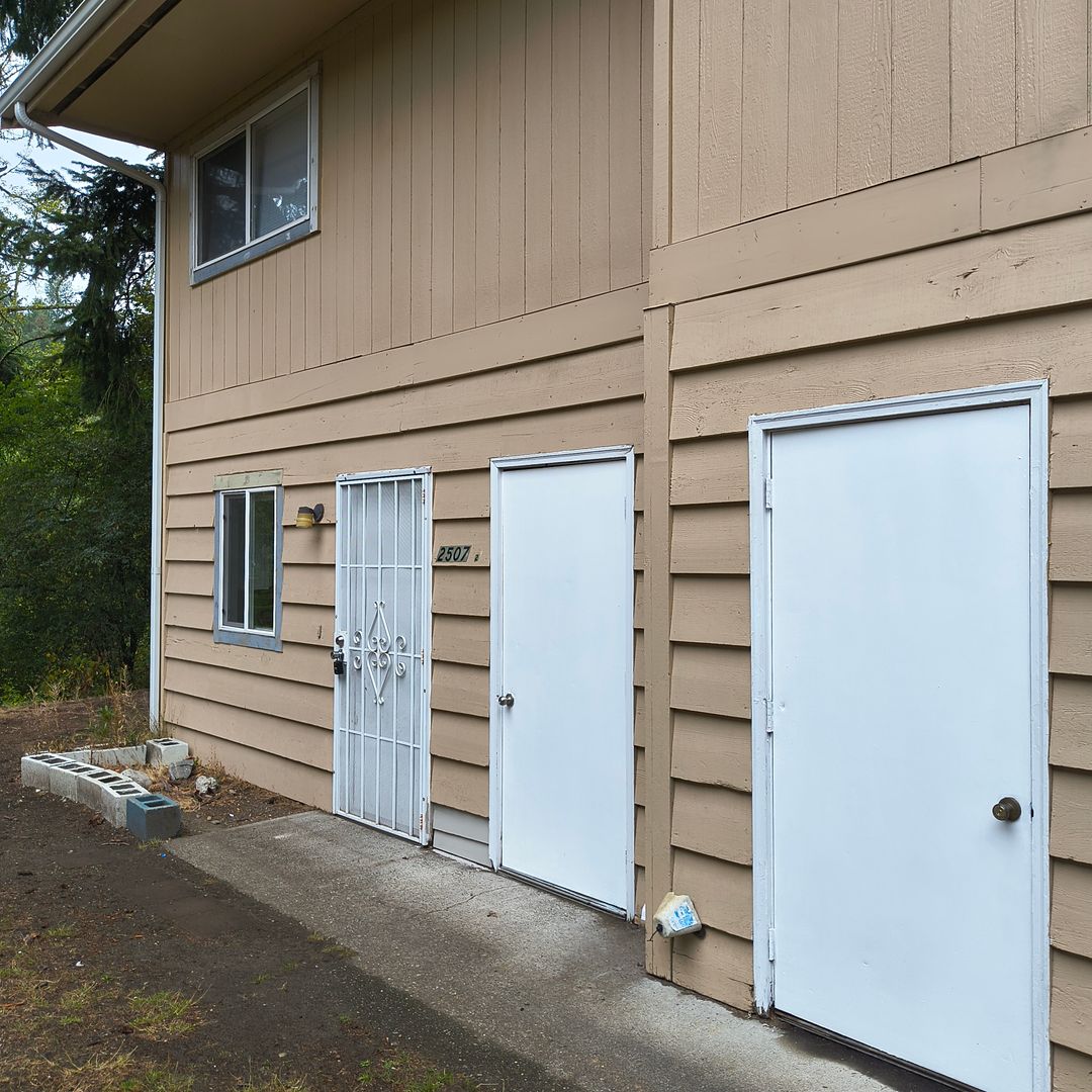 Steilacoom Townhome: 2507 1/2 B Street