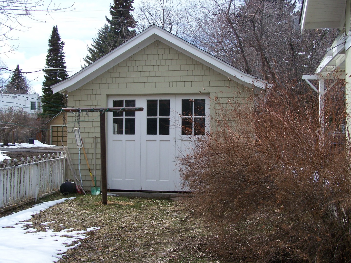 4 Bedroom close to downtown, bike and walking paths and parks.