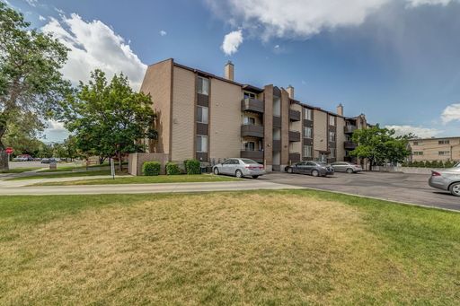 Victoria Place II #61 - Shared Bedroom (Aug 2026-Aug 2027) - 4 Contracts Available – photo 1
