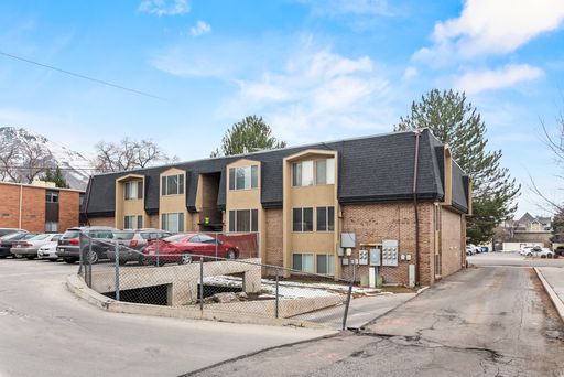 Stone Bridge II #9 - Small Shared Bedroom (Aug 2026-Aug 2027) - 2 Contracts Available – photo 1