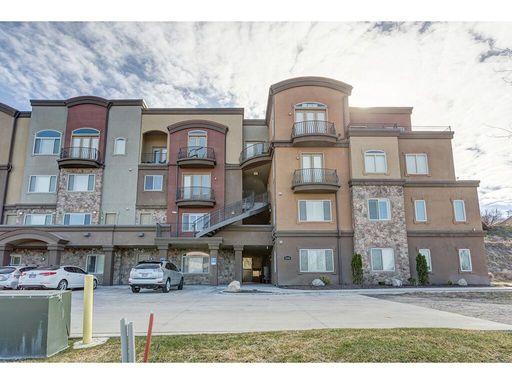 Arbors #202 - 2 Bed / 2 Bath (Aug 2026-July 2027) – photo 1