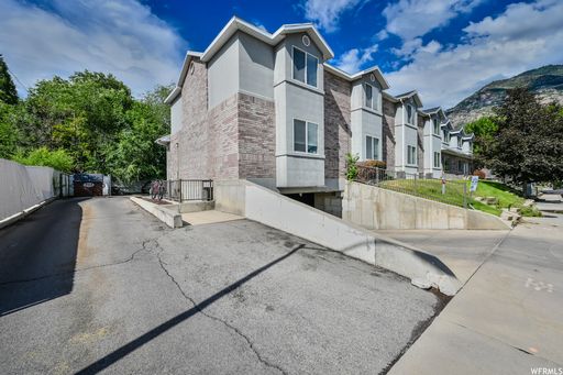 Lone Tree #4 - Shared Bedroom (Aug 2026-Aug 2027) - 5 Contracts Available – photo 1