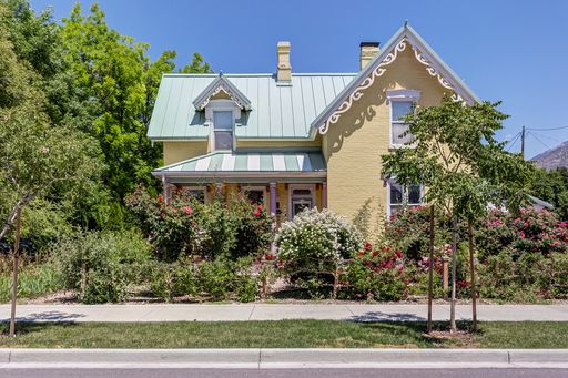 Meringue House - Shared Bedroom (Aug 2026-Aug 2027) - 3 Contracts Available – photo 1