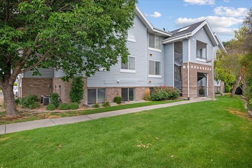 Riverside #38 - Primary w/Covered parking (Aug 2026-Aug 2027) - 1 Contract Available – photo 1