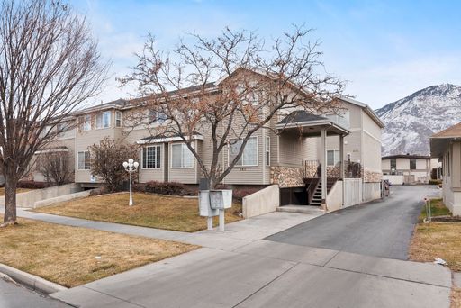 Beehive #3 - Private Bedroom (Aug 2026-Aug 2027) - 1 Contract Available – photo 1