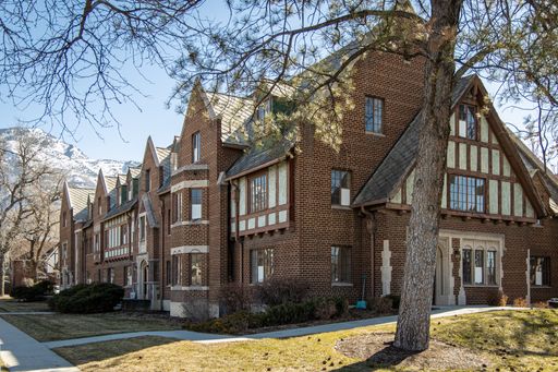 Amanda Knight Hall #101 - Shared w/ Attached Bathroom (Aug 2026-Aug2027) -2 Contracts Available – photo 1