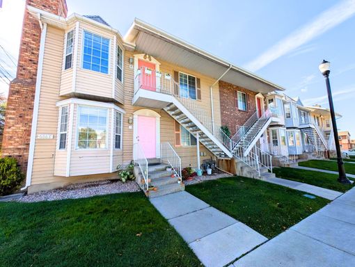 North Down #8 - Primary Bedroom (Aug 2026-Aug 2027) - 1 Contract Available – photo 1