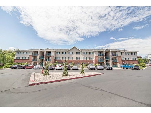 Windsor Park #227 - Middle Bedroom w/Uncovered Parking (Aug 2026-Aug 2027) - 1 Contract Available – photo 1