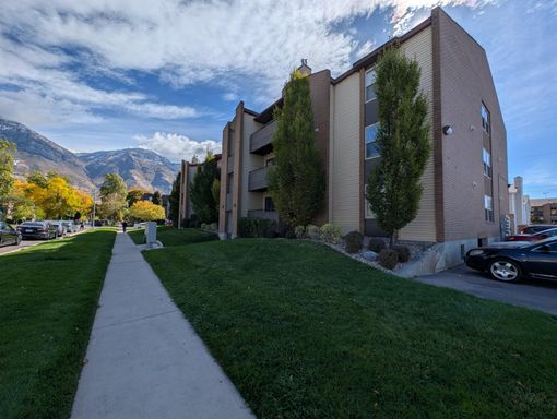 Victoria Place I #10 - Shared Bedroom (Aug 2026-Aug 2027) - 3 Contracts Available – photo 1