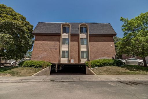 West Cambridge #4 - Shared Bedroom (Aug 2026-Aug 2027) - 3 Contracts Available – photo 1