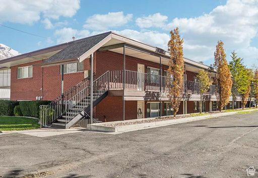 Brisbane #1 - 2 Bed / 1 Bath (Aug 2026-July 2027) – photo 1