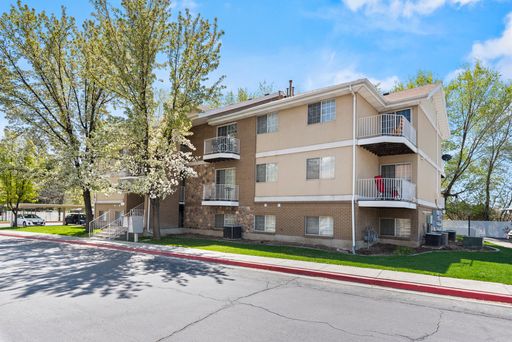 Riverstone #56 - 3 Bed / 2 Bath (Aug 2026-July 2027) – photo 1