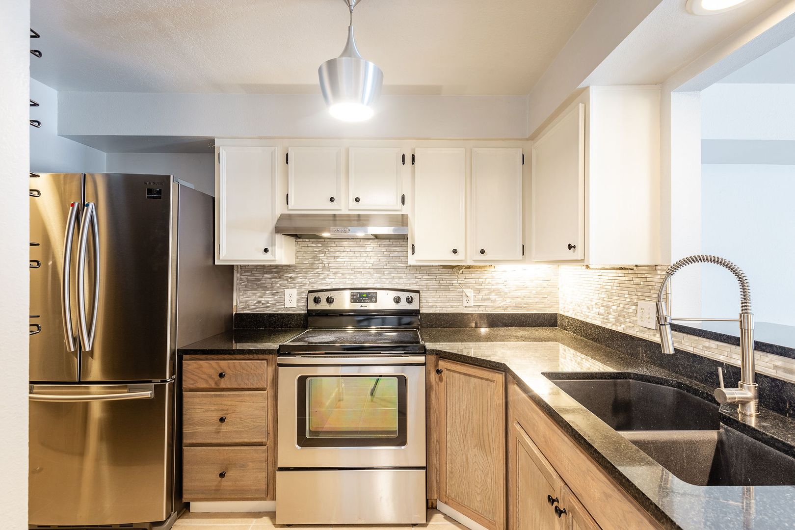 Eagle Townhome: 252 N Eagle Glen Ln