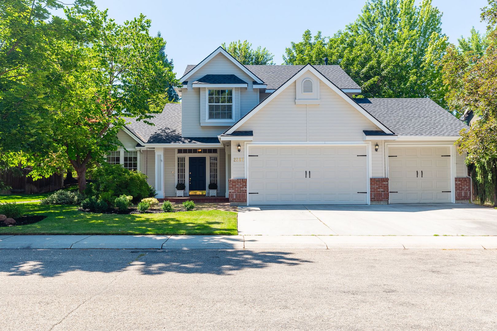 Eagle House: 2287 E Ashbrook Dr