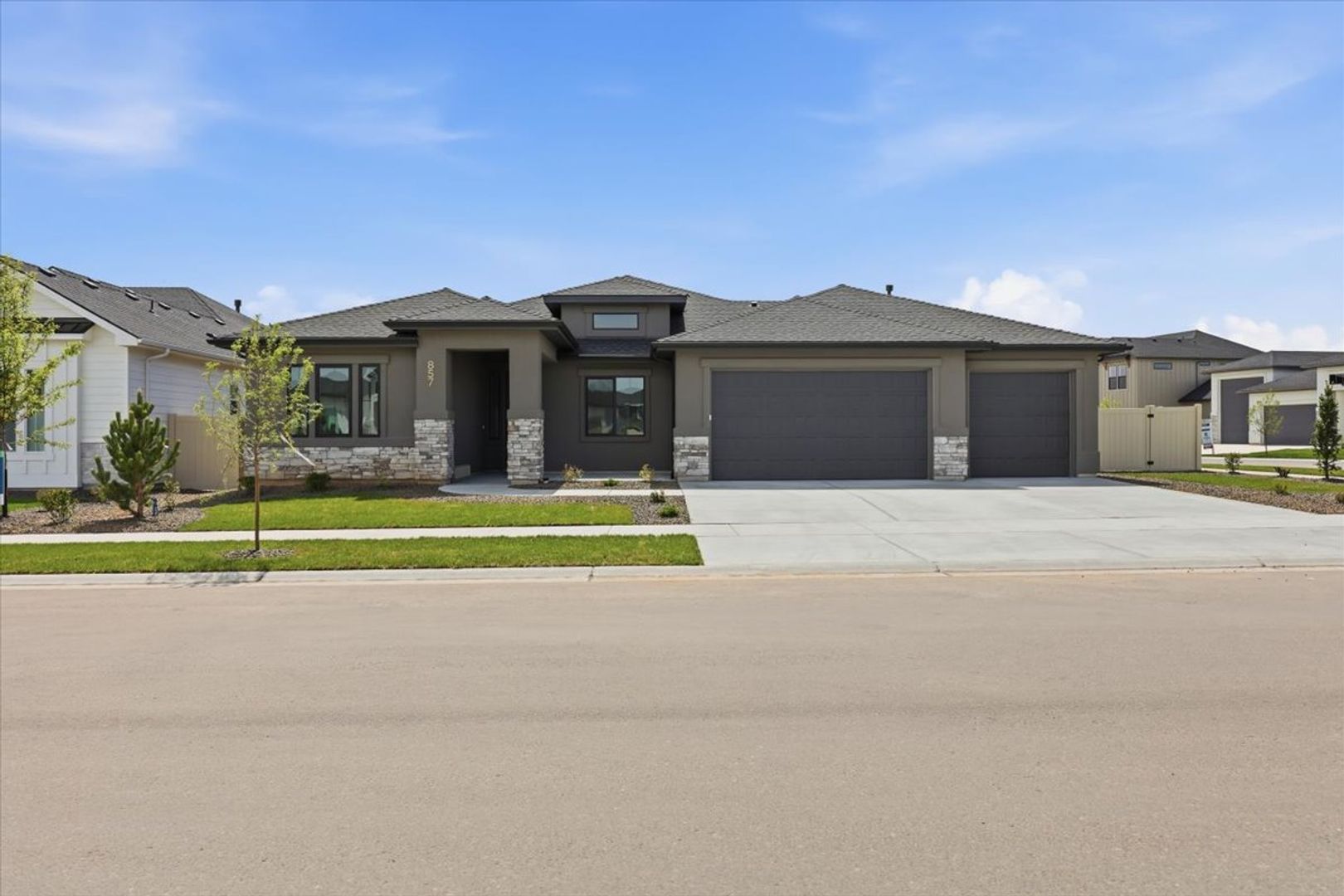 Meridian House: 857 Buroak