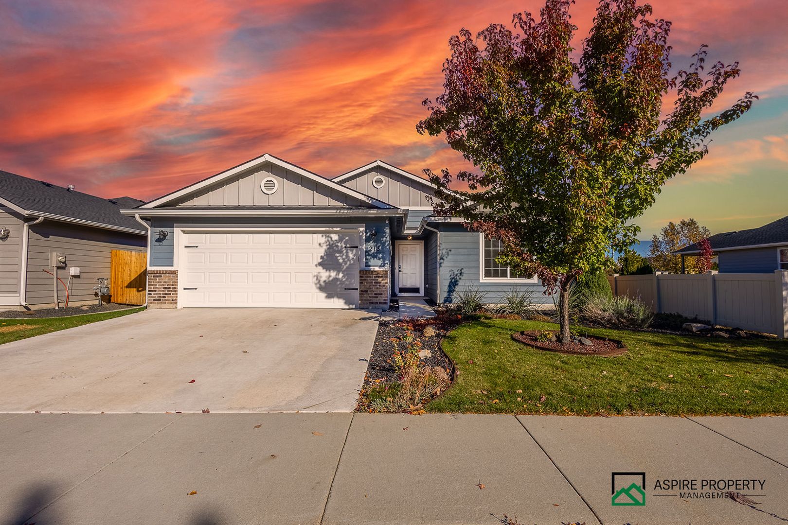 Meridian House: 216 W Peach Springs St