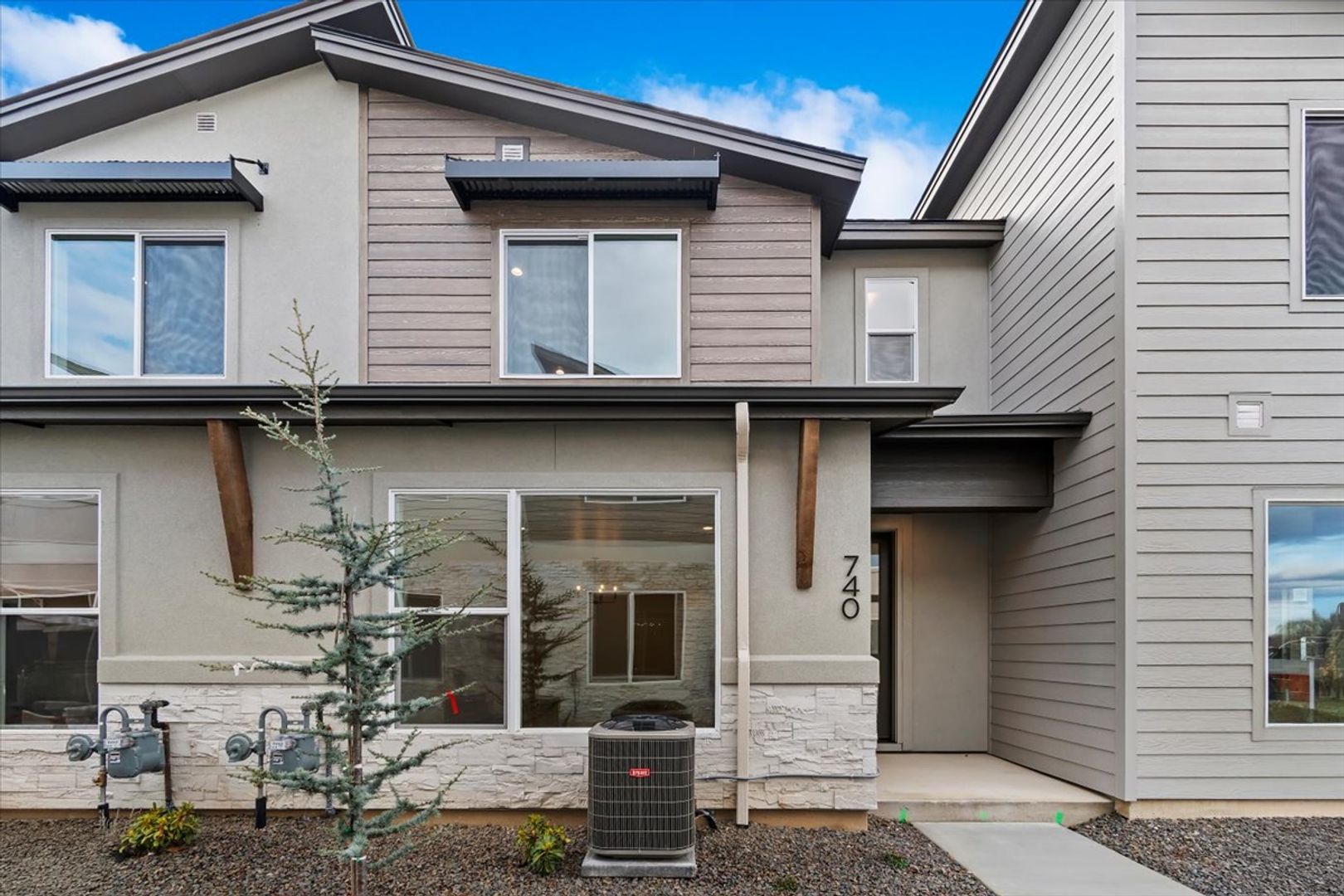 Star Townhome: 740 S Calhoun Ln