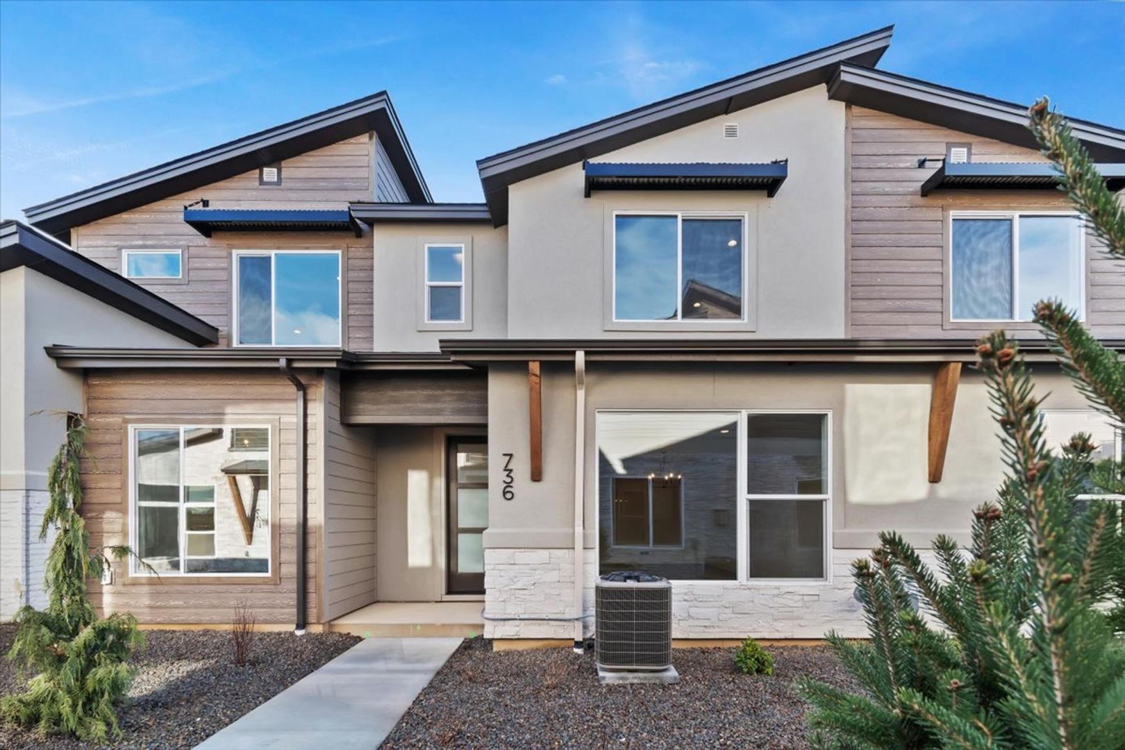 Star Townhome: 736 S Calhoun Ln