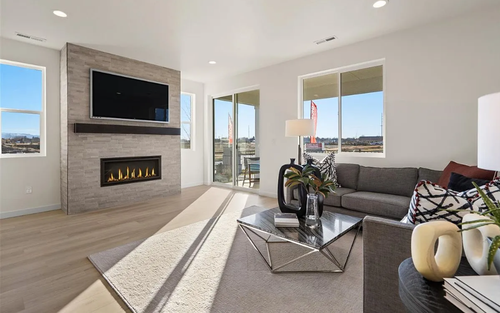 Star Townhome: 362 N Lagrasse Ln