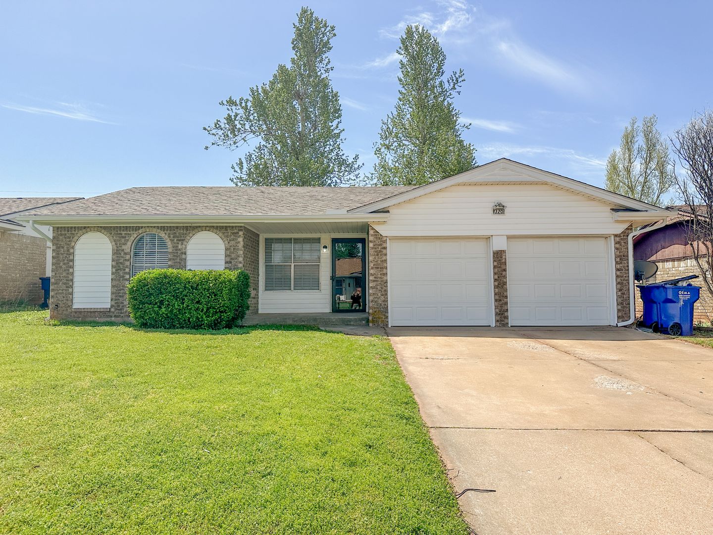 Mustang House: 320 E Hillcrest Ln