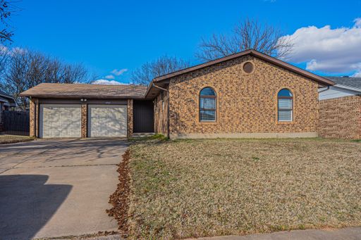 Modern 3 Bed Home Featuring Hard Surface Flooring, 2-Car Garage & Large Backyard Deck – photo 1